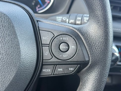 Used 2025 Toyota RAV4 XLE image 31