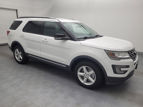 Used 2017 Ford Explorer XLT image 11