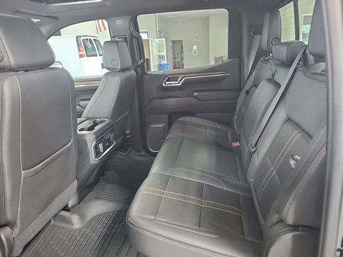 Used 2024 Chevrolet Silverado 1500 High Country image 9