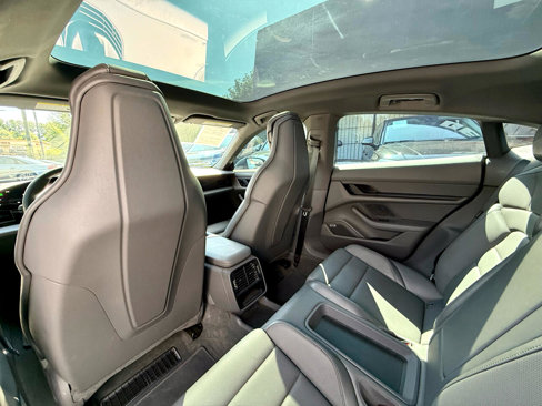 Used 2020 Porsche Taycan 4S image 32
