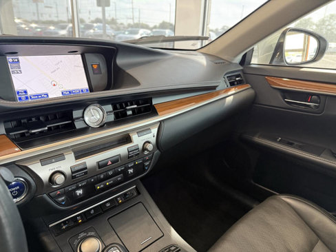 Used 2014 Lexus ES 300h image 32