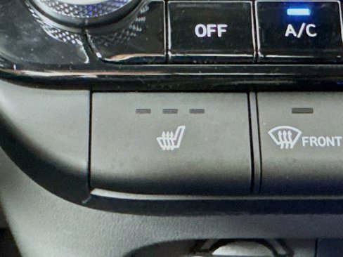 Certified 2025 Hyundai Elantra SEL image 21
