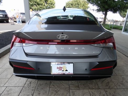 Used 2024 Hyundai Elantra Limited image 6