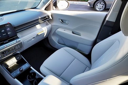 New 2026 Hyundai Kona SEL Premium image 24