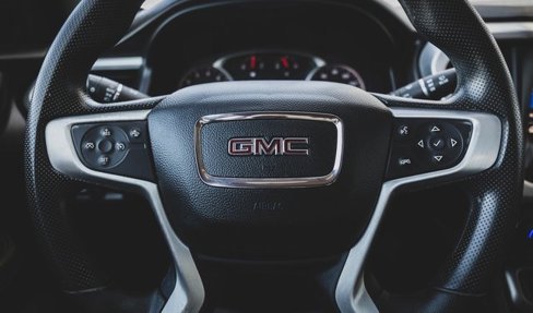 Used 2021 GMC Acadia SLE w/ Driver Convenience Package image 12