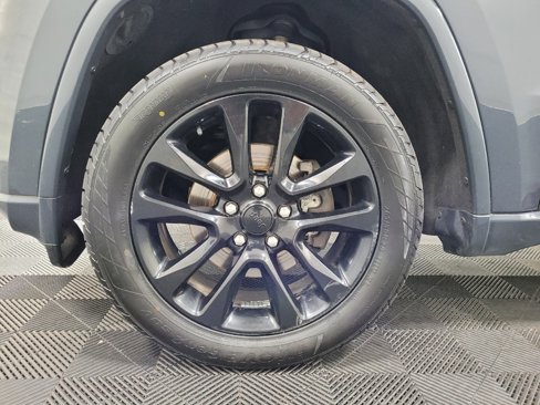 Used 2018 Jeep Grand Cherokee Altitude image 31
