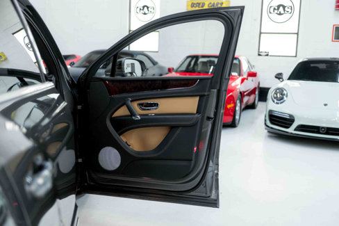 Used 2018 Bentley Bentayga image 74