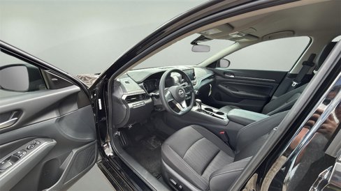 Used 2025 Nissan Altima 2.5 SV image 18