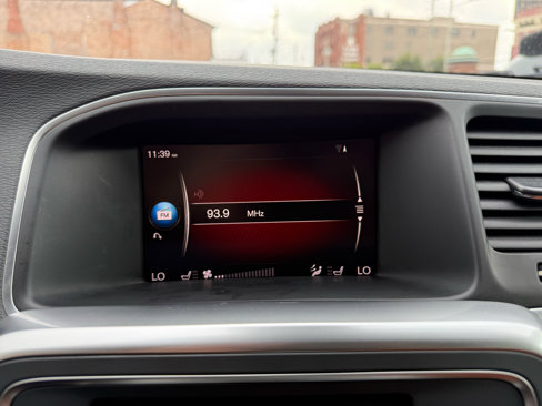 Used 2018 Volvo S60 T5 Inscription image 10
