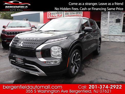 Used 2024 Mitsubishi Outlander 4WD Plug-In Hybrid image 1