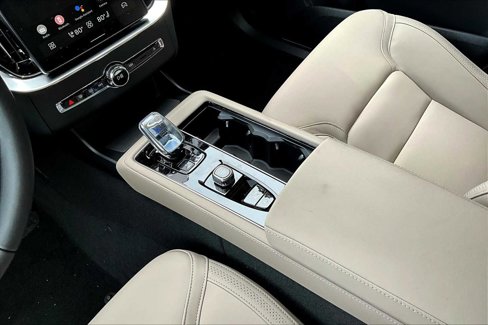 New 2026 Volvo XC90 B6 Plus image 10