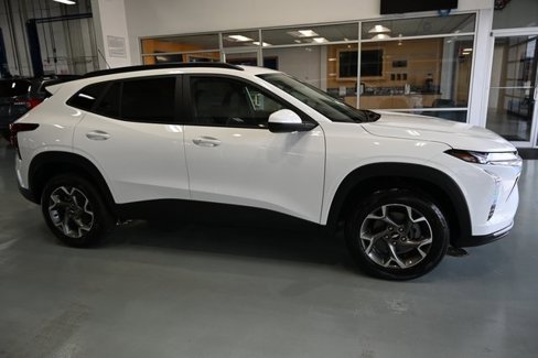 New 2025 Chevrolet Trax LT w/ Driver Confidence Package image 4