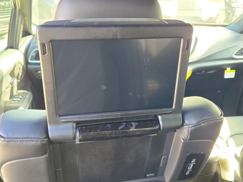 New 2026 Chrysler Pacifica Select image 17