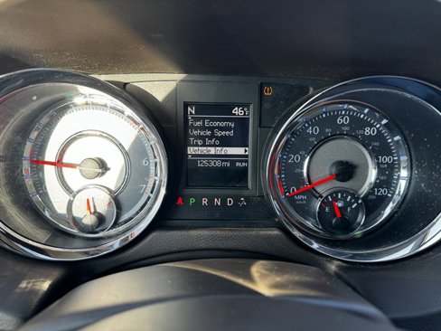Used 2015 Chrysler Town & Country Touring image 36