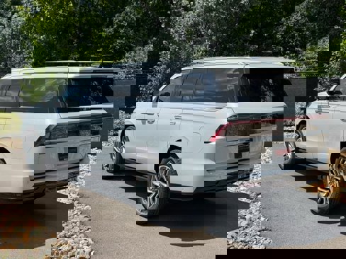 New 2025 Lincoln Navigator L Reserve image 3