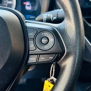 Used 2022 Toyota Corolla LE image 25