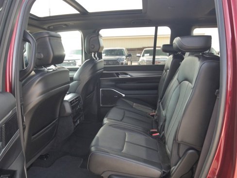 Used 2024 Jeep Wagoneer Series II image 30