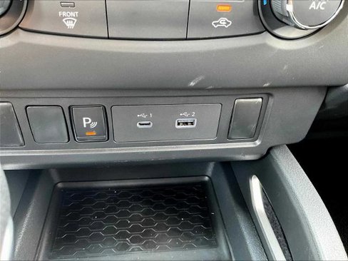 Certified 2025 Nissan Frontier SV image 25