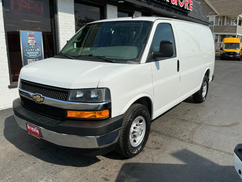 Used 2018 Chevrolet Express 3500 w/ Driver Convenience Package image 2