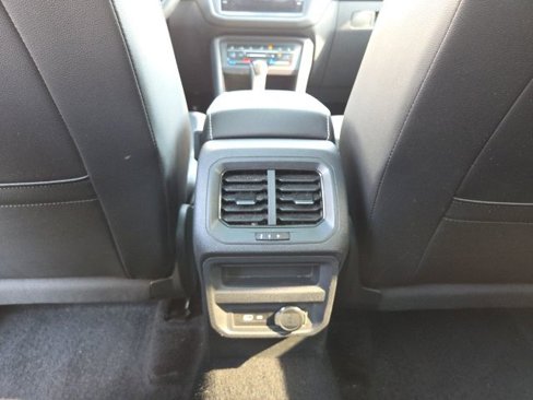 Used 2022 Volkswagen Tiguan SE w/ Panoramic Sunroof Package image 22