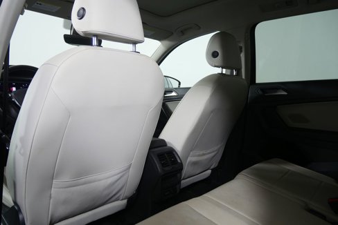 Used 2021 Volkswagen Tiguan SE image 17