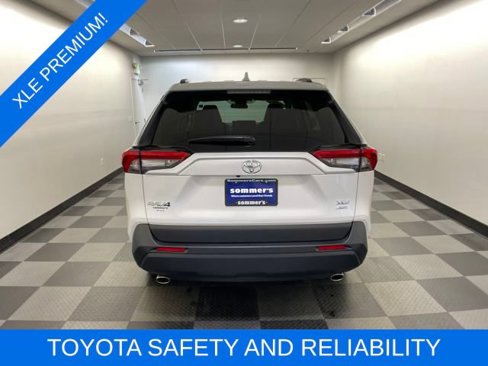 Used 2025 Toyota RAV4 XLE Premium image 4