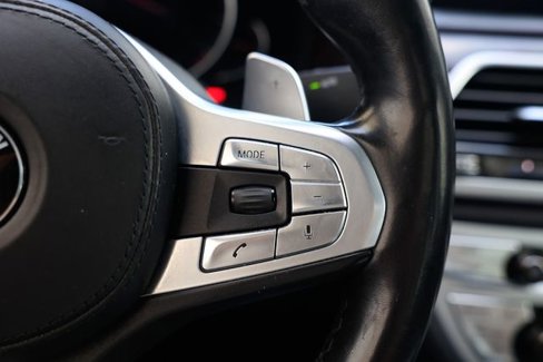 Used 2019 BMW M760i xDrive image 32