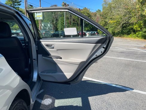 Used 2016 Toyota Camry SE image 30