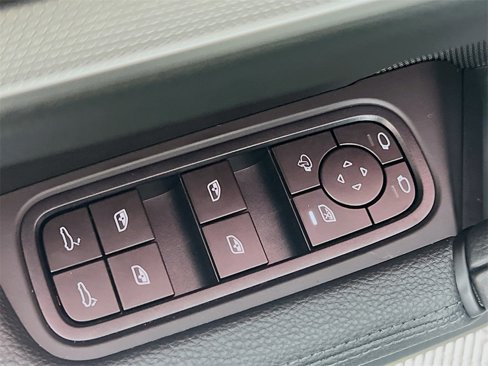 Used 2025 Porsche Cayenne Coupe image 20