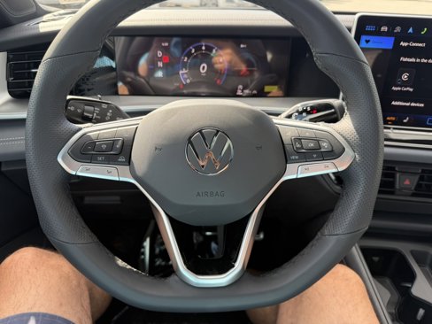 New 2025 Volkswagen Tiguan SE R-Line image 13