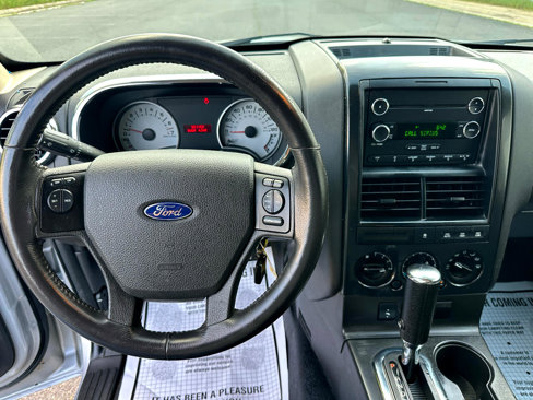 Used 2010 Ford Explorer Sport Trac XLT image 25