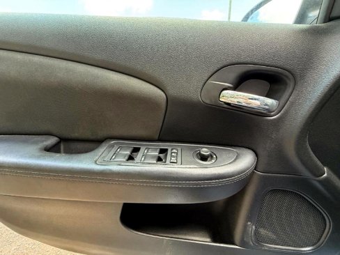Used 2011 Chrysler 200 Touring image 17