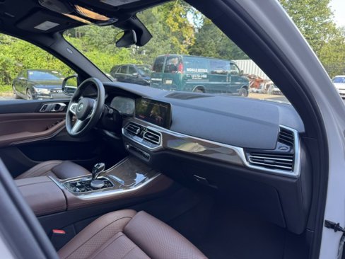 Used 2019 BMW X5 xDrive50i w/ M Sport Package image 29