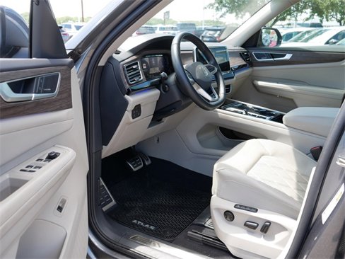 Certified 2024 Volkswagen Atlas SEL Premium R-Line image 11