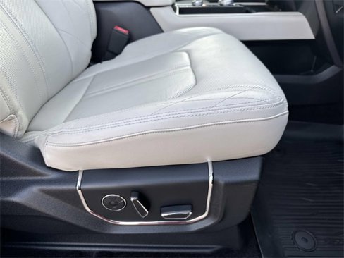 Used 2018 Ford Expedition Platinum image 12