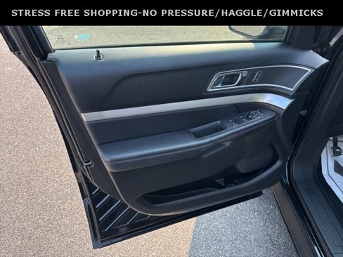Used 2017 Ford Explorer XLT image 14