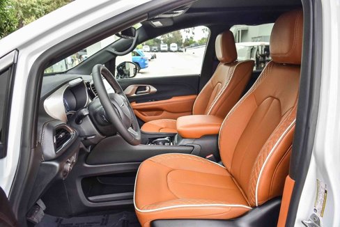 New 2026 Chrysler Pacifica Pinnacle image 17