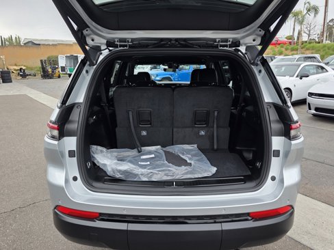 New 2025 Jeep Grand Cherokee L Laredo image 19