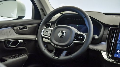 New 2025 Volvo XC90 T8 Plus w/ Protection Package Premier image 13