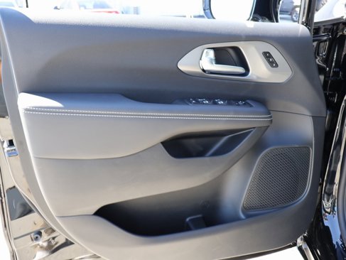 New 2026 Chrysler Pacifica Select image 20