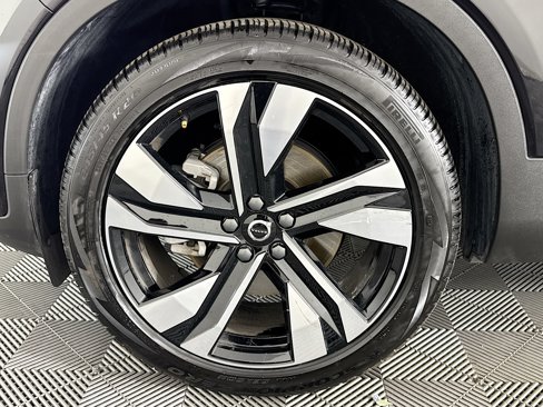 Used 2025 Volvo XC40 B5 Plus image 37
