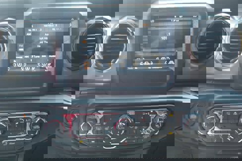 Used 2021 Jeep Gladiator Sport image 7