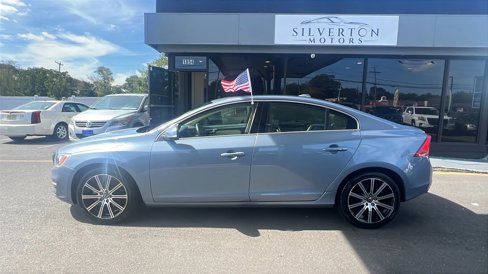 Used 2017 Volvo S60 T5 Inscription image 3