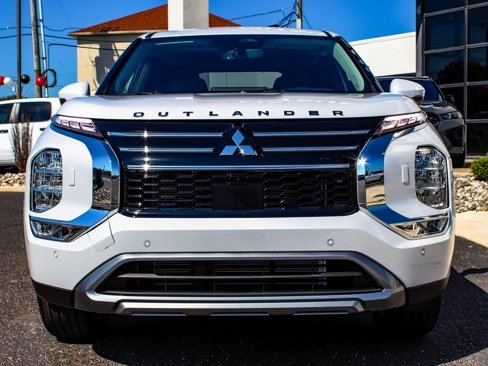 New 2025 Mitsubishi Outlander SE image 2
