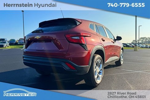 Used 2025 Chevrolet Trax LS w/ LS Convenience Package image 29