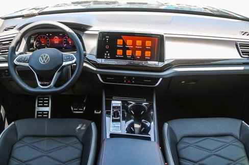 New 2025 Volkswagen Atlas Peak Edition SE image 13