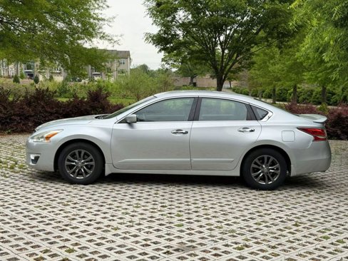 Used 2015 Nissan Altima 2.5 S w/ Sport Value Package image 8