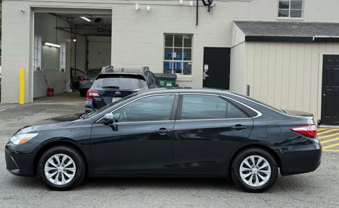 Used 2015 Toyota Camry LE image 10