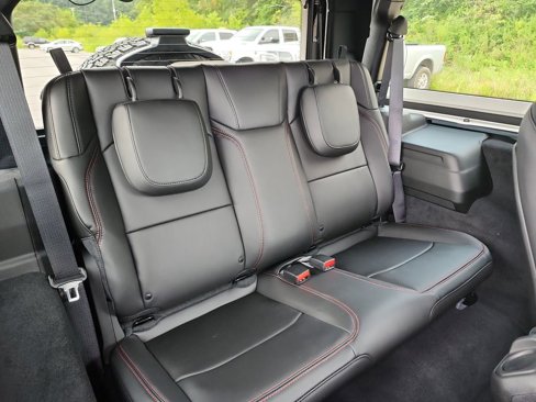 New 2025 Jeep Wrangler Rubicon image 34
