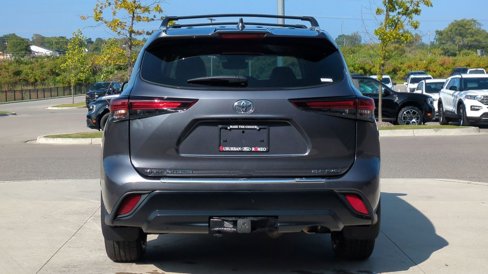 Used 2024 Toyota Highlander XLE image 4